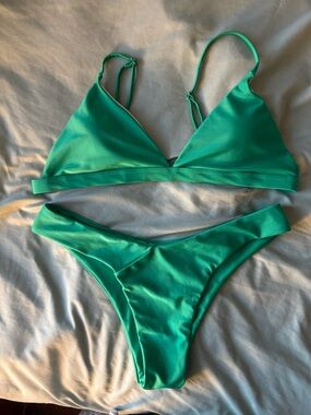 Green Bikini set ! 🍀💚